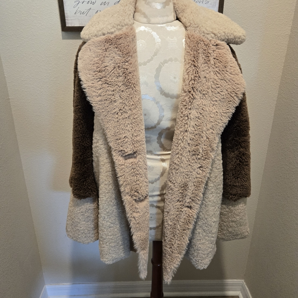 Women's Colorblock Sherpa Jacket - Picture 10 of 14